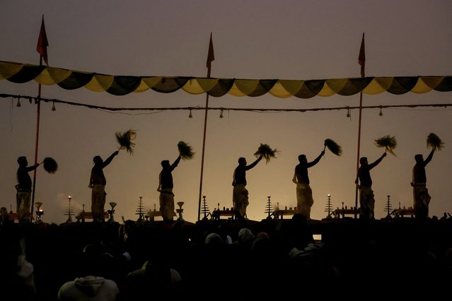 Hindu priests perform prayers on the banks of the Ganges river at Assi Ghat on a foggy winter morning in Varanasi on December 27, 2024. (Photo by Niharika Kulkarni/AFP Photo)