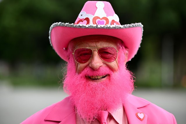 Spectators arrive dressed in pink on Jane McGrath Day, Day 3, of the Third Test match between Australia and Pakistan at the Sydney Cricket Ground in Sydney, Australia, 05 January 2024. (Photo by Dan Himbrechts/EPA)