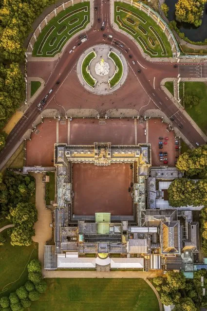 Millions of tourists know Buckingham Palace but few have seen it from this perspective. (Photo by Jeffrey Milstein/Rex Features/Shutterstock)