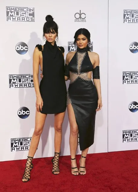Model Kendall Jenner (L) and Kylie Jenner arrive at the 2015 American Music Awards in Los Angeles, California November 22, 2015. (Photo by David McNew/Reuters)