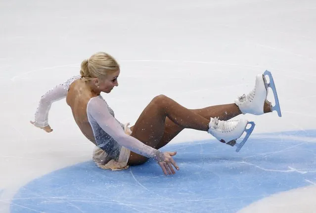 Figure Skating, ISU Grand Prix Rostelecom Cup 2016/2017, Pairs Free Skating in Moscow, Russia on November 5, 2016. Aliona Savchenko of Germany falls down during a performance with her partner Bruno Massot. (Photo by Grigory Dukor/Reuters)