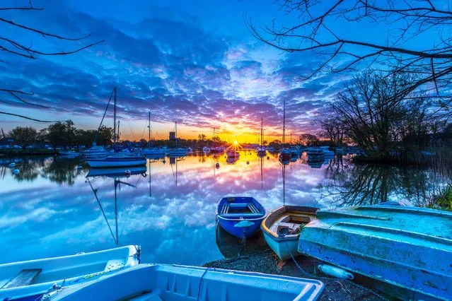 It was a chilly but bright start to the day on the River Stour in Christchurch, Dorset, United Kingdom on April 25, 2023. (Photo by Nick Lucas/South West News Service)