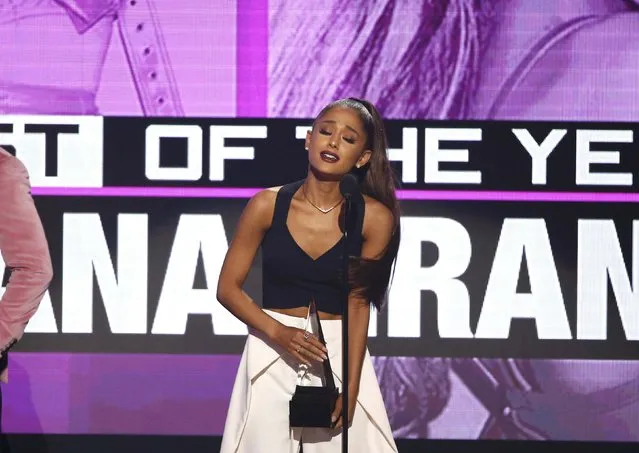 Ariana Grande accepts the award for artist of the year at the 2016 American Music Awards in Los Angeles, California, U.S., November 20, 2016. (Photo by Mario Anzuoni/Reuters)