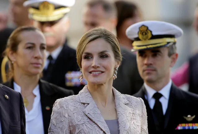 Spain's Queen Letizia smiles during official welcoming ceremonies at the start of an official visit to Porto, northern Portugal November 28, 2016. (Photo by Miguel Vidal/Reuters)