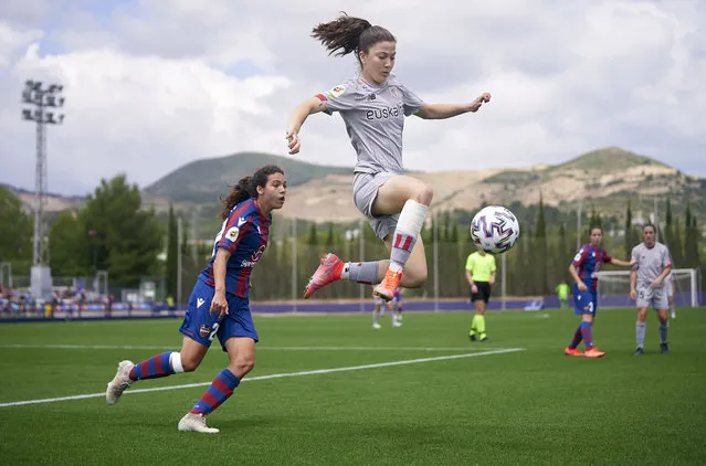 Paula Arana of Athletic Club controls the ball during the Primera Division Femenina match between Levante UD and Athletic Club at Levante UD Sport Centre on June 06, 2021 in Bunol, Spain. (Photo by Manuel Queimadelos/Quality Sport Images/Getty Images)