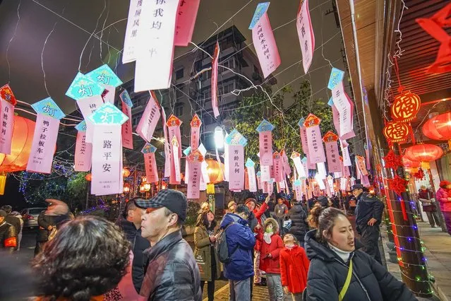 Citizens solve lantern riddles before Lantern Festival on Tianshui Street on February 17, 2019 in Hangzhou, Zhejiang Province of China. People eat Tangyuan (glutinous rice balls), solve lantern riddles, watch lion dances and enjoy drum performances to celebrate the upcoming Lantern Festival, which falls on February 19 this year. (Photo by Zhejiang Daily/VCG via Getty Images)