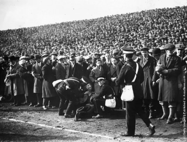 Football Fans 1900–1940