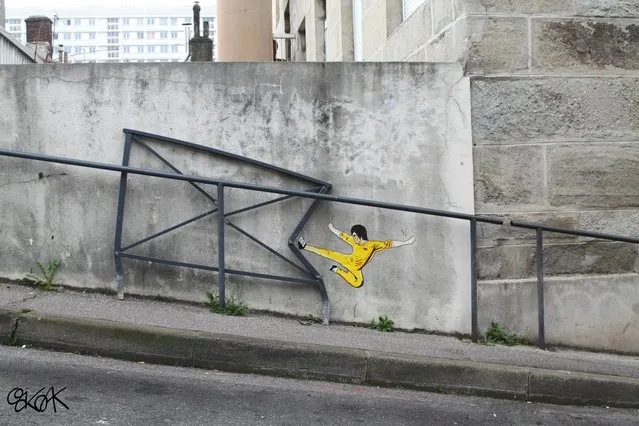 French street artist OakOak produces creative works of art that use the characteristics of a location such as a light post, road sign and even a crack in the wall as inspiration but also as key elements in the work.