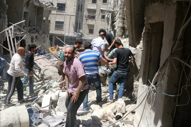 A man reacts at a site hit by airstrikes in the rebel held area of al-Kalaseh neighbourhood of Aleppo, Syria, April 28, 2016. (Photo by Abdalrhman Ismail/Reuters)