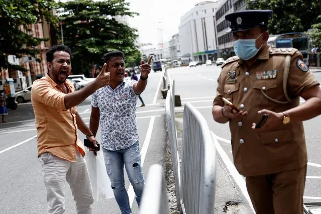Demonstrators who blocked a main road with their vehicle to demand fuel near President Gotabaya Rajapaksa's residence, argue with a police officer, during the country's economic crisis, in Colombo, Sri Lanka on June 29, 2022. (Photo by Dinuka Liyanawatte/Reuters)