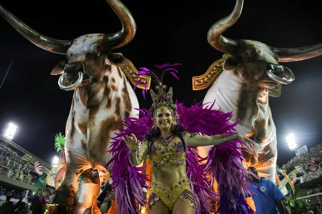 A member of Vila Isabel samba school performs during the second night of the Carnival parade at the Sambadrome in Rio de Janeiro, Brazil on February 24, 2020. (Photo by Ricardo Moraes/Reuters)