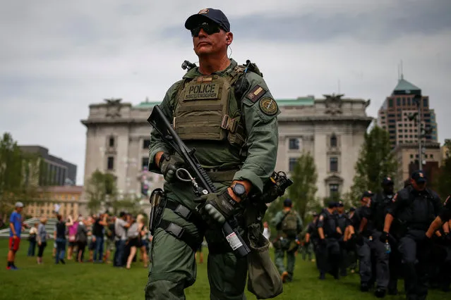 A Georgia state trooper stands armed in Cleveland Public Square on the final day of the Republican National Convention in Cleveland, Ohio, U.S., July 21, 2016. (Photo by Adrees Latif/Reuters)