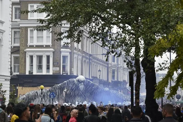 Crowds gather around performers and sound systems at the Notting Hill Carnival in west London, August 31, 2015. (Photo by Toby Melville/Reuters)