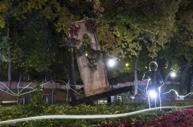 A piece of the Berlin Wall is seen in a park in central Moscow October 8, 2014. (Photo by Maxim Shemetov/Reuters)