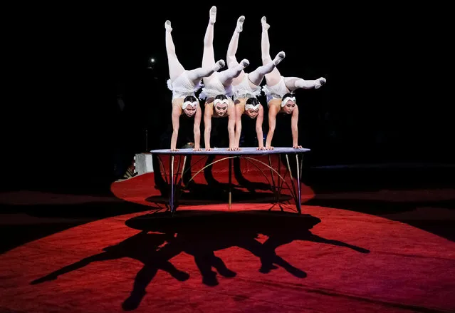 Acrobats perform during the presentation of the new show “The extreme arena” at the National Circus in Kiev, Ukraine, September 15, 2016. (Photo by Gleb Garanich/Reuters)