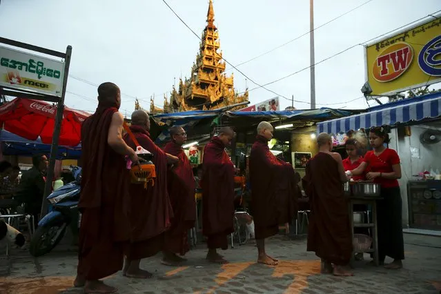 Buddhist monks line up to receive donated rice outside Mahamuni temple in Mandalay October 6, 2015. Buddhist-majority Myanmar goes to the polls on November 8 in an election billed as Myanmar’s first free and fair ballot in 25 years. (Photo by Jorge Silva/Reuters)