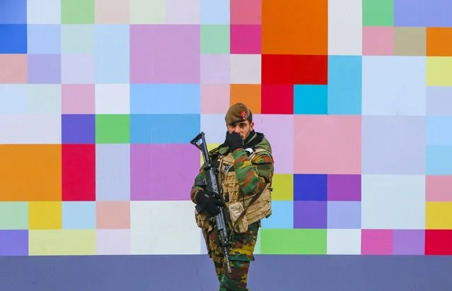 A Belgian soldier patrols a shopping street in central Brussels as police search the area during a continued high level of security following the recent deadly Paris attacks, Belgium, November 24, 2015. (Photo by Yves Herman/Reuters)