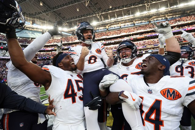 The Chicago Bears’ Cairo Santos is lifted up by his teammates after he kicked a 48-yard field goal to defeat the Minnesota Vikings in an NFL game on Sunday, November 16. The Bears won 19-17. (Photo by Matt Krohn/AP Photo)