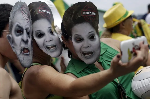 Demonstrators take a selfie wearing masks representing Brazil's President Dilma Rousseff and Brazil's former President Luiz Inacio Lula da Silva (L) during a protest calling for the impeachment of Rousseff in Rio de Janeiro, Brazil, December 13, 2015. (Photo by Ricardo Moraes/Reuters)