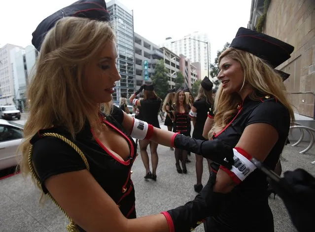 Hostesses Sarai Rollins (L) and Shen Delle Schokman get ready during the Comic Con International convention in San Diego, California July 14, 2012. (Photo by Mario Anzuoni/Reuters)