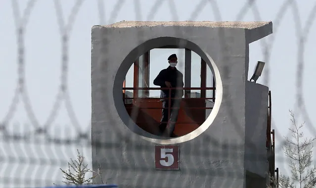 A soldier in a watchtower stand guard at the courthouse of Sincan, outside Ankara, on April 7, 2021,  during the verdict hearing in the trial of 497 defendants over the 2016 failed coup attempt. A Turkish court on April 7 sentenced four former soldiers to life in jail for their roles in a failed 2016 bid to oust the president, state news agency Anadolu reported. They were jailed as part of a trial of 497 suspects in Ankara looking into the presidential guard's actions during the coup attempt, which included a raid on the state broadcaster. (Photo by Adem Altan/AFP Photo)