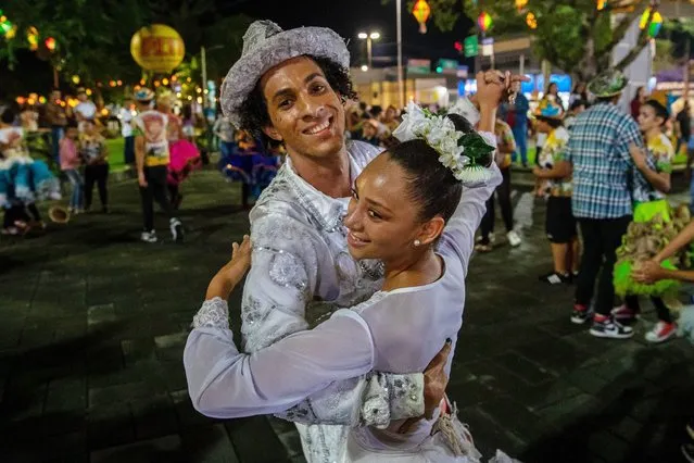 Two people dance during the traditional “junina” (june) festivities in Caruaru, Brazil, 04 June 2022. The “June” festivities are considered the largest in the world in tribute to Catholic Saints John and Peter, and have left the virtual stages of past years to become the first major massive street event in the country after the COVID-19 pandemic. (Photo by Carlos Ezequiel Vannoni/EPA/EFE)