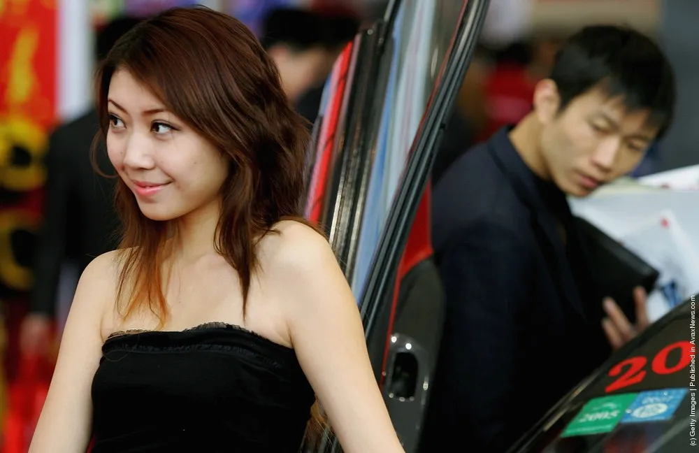 Many-sided China. Women