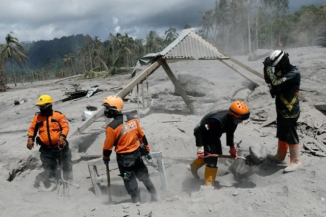 Rescuers dig a damaged building, believed to be a mosque, during an operation at an area which was affected by the Mount Semeru volcano eruption in Sumberwuluh, Candipuro district, Lumajang, East Java province, Indonesia, December 10, 2021. (Photo by Willy Kurniawan/Reuters)