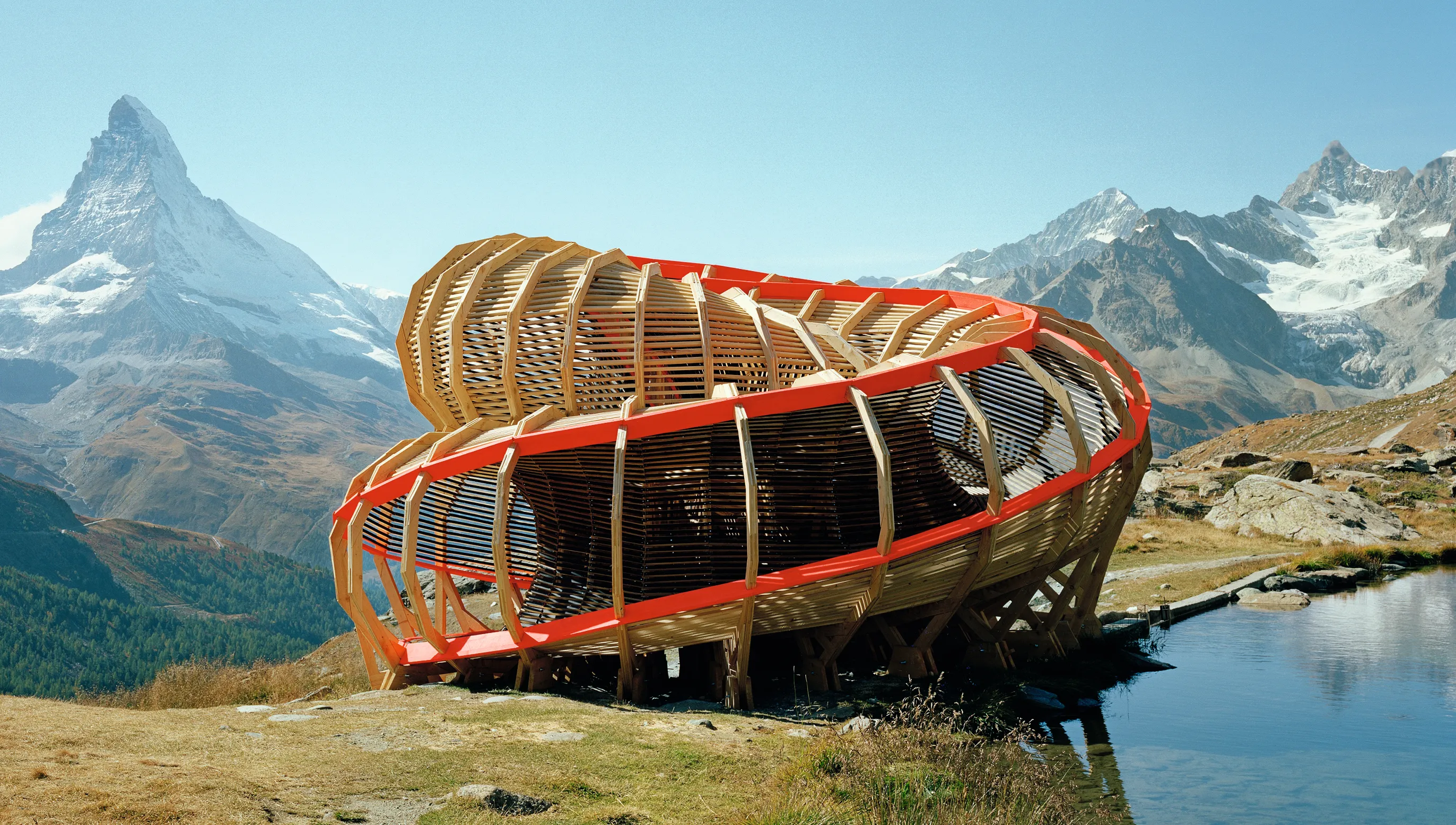 Уникальные и в большинстве. Смотровая площадка Evolver на швейцарском курорте Церматт. Уникальные архитектурные сооружения из дерева. Самые необычные здания в горах. Необычные постройки в горах.