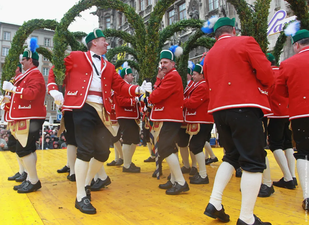 Coopers' Dance Continues In 495-Year-Old Tradition