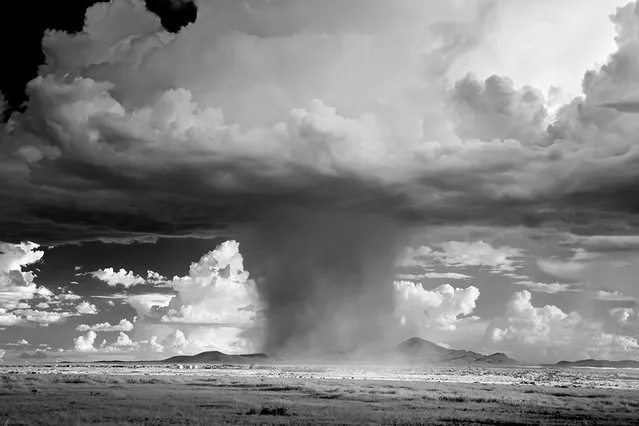 “My goal was to capture the image of a storm that emulated an atomic explosion”, Dobrowner says of this picture. Here: “Monsoon”, Lordsburg, N.M., 2010. (Photo by Roger Hill)