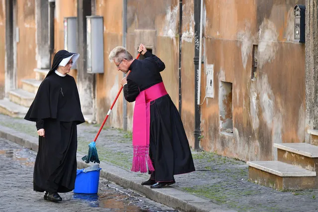 Bishop Josef Bart clean the street  in front of at the Santo Spirito in Sassia church before the arrival of Pope Francis for the Holy Mass on Divine Mercy with closed doors due to the social distancing rules imposed by the state of emergency amid the novel coronavirus COVID-19 pandemic, on April 19, 2020, in Rome. (Photo by Alberto Pizzoli/AFP Photo)