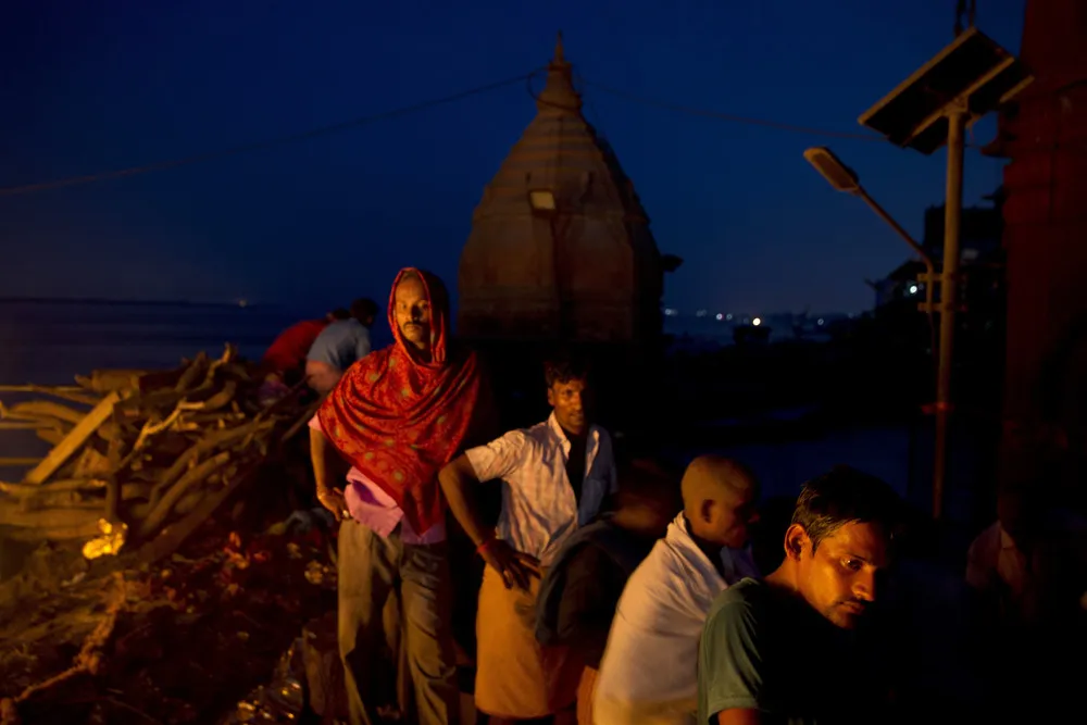 Floods Stop Funerals in India Holy City
