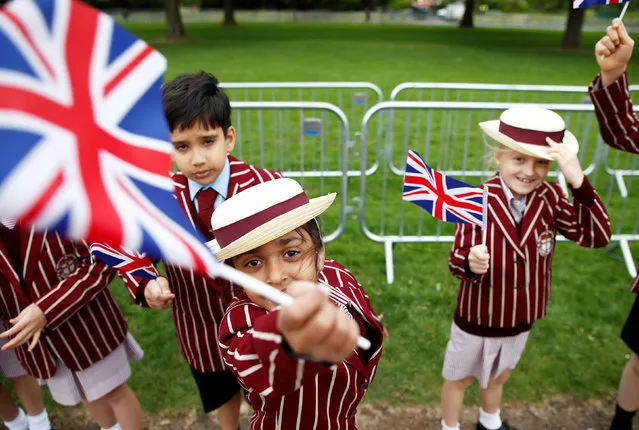 School children in uniform wave Union Flags outside Windsor Castle ahead of Britain's Prince Harry and Meghan Markle's wedding, in Windsor, May 16, 2018. (Photo by Damir Sagolj/Reuters)