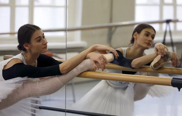 Anastasia Soboleva, first soloist, stretches during practice at the Mikhailovsky Theatre in St. Petersburg, Russia November 20, 2015. (Photo by Grigory Dukor/Reuters)