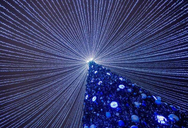 A view shows a Christmas tree, decorated with baubles showing the logo of VTB bank, in a street in Moscow, Russia, on December 11, 2024. (Photo by Maxim Shemetov/Reuters)