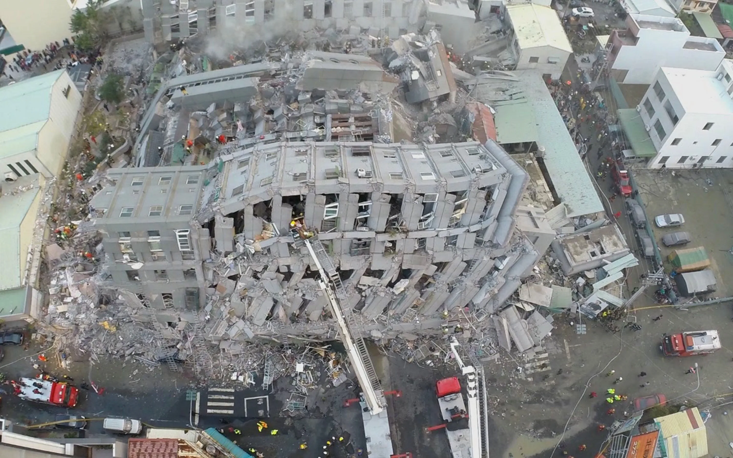 Землетрясение разрушение. Тайвань землетрясение 2018. Землетрясение на Тайване 1999. Разрушение зданий. Разрушение от землетрясения.