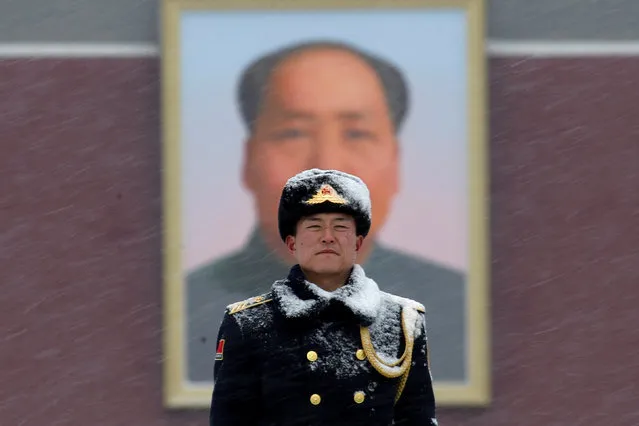 A paramilitary officer stands guard in front of a portrait of the late Chinese Chairman Mao Zedong amid snow at the Tiananmen Square in Beijing, China February 12, 2019. (Photo by Jason Lee/Reuters)