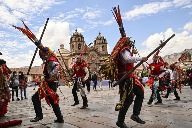 Artists and dancers perform during the Qhapac Raymi (summer solstice) Festival in the Andean city of Cusco, Peru, on December 21, 2022. (Photo by Martin Bernetti/AFP Photo)