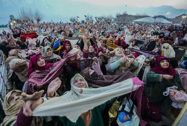 Kashmiri Muslims pray as the head priest displays a relic at the Hazratbal shrine on the occasion of Mehraj-u-Alam, believed to mark the ascension of Prophet Muhammad to heaven, in Srinagar, Indian controlled Kashmir, Thursday, February 8, 2024. Thousands of Kashmiri Muslims gathered at the Hazratbal shrine, which houses a relic believed to be a hair from the beard of Islam's Prophet Muhammad. (Photo by Mukhtar Khan/AP Photo)