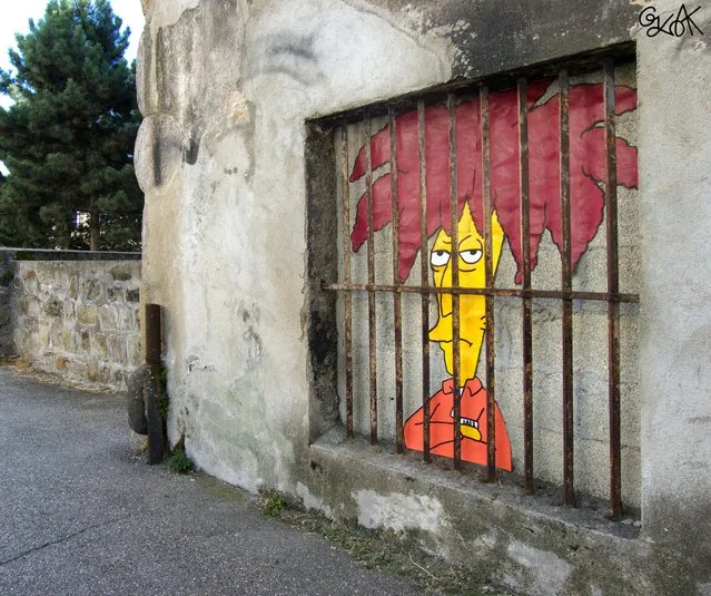 French street artist OakOak produces creative works of art that use the characteristics of a location such as a light post, road sign and even a crack in the wall as inspiration but also as key elements in the work.