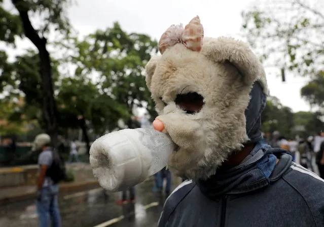 A demonstrator wears a homemade gas mask while rallying against Venezuela's President Nicolas Maduro in Caracas, Venezuela, April 13, 2017. (Photo by Carlos Garcia Rawlins/Reuters)