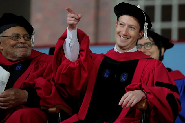 Facebook founder Mark Zuckerberg acknowledges a cheer from the crowd before receiving an honorary Doctor of Laws degree, as fellow honorary degree recipient actor James Earl Jones (L) looks on, during the 366th Commencement Exercises at Harvard University in Cambridge, Massachusetts, U.S., May 25, 2017. (Photo by Brian Snyder/Reuters)