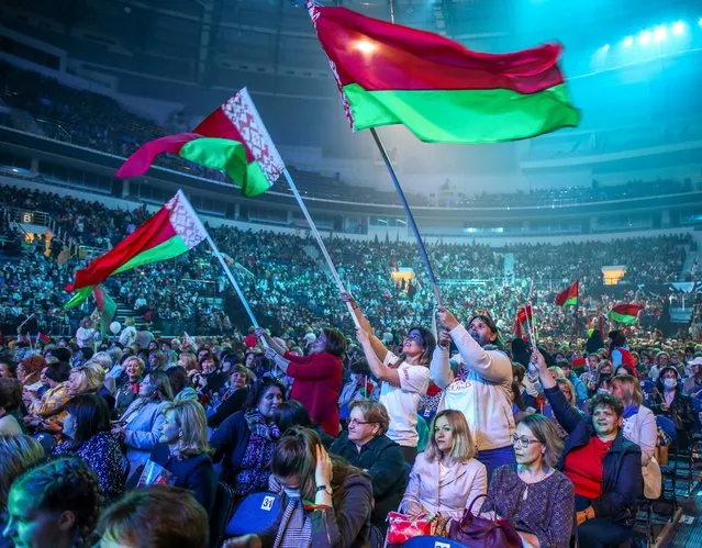 Supporters of the Belarusian President wave Belarus national flags as they attend the forum of Union of Women in Minsk on September 17, 2020. Lukashenko has faced huge protests against his rule since the disputed ballot and widespread condemnation from the international community for a brutal crackdown on demonstrators by his security forces. (Photo by TUT.BY/AFP Photo)