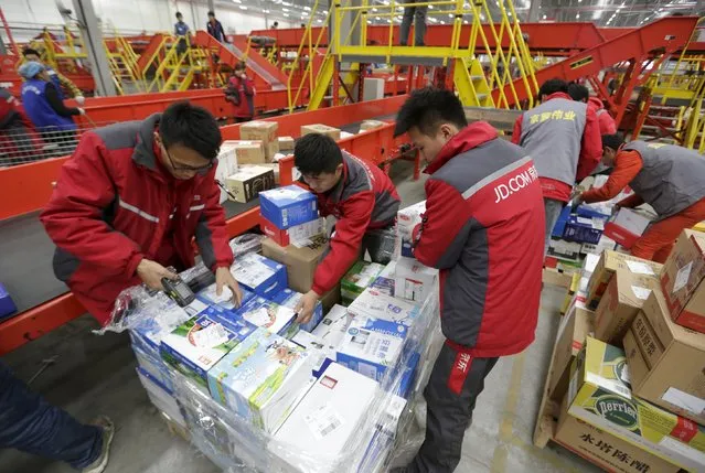 Employees work at a JD.com logistic centre in Langfang, Hebei province, November 10, 2015. (Photo by Jason Lee/Reuters)