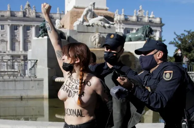 Police officers detain a Femen activist during a demonstration of supporters of former Spanish dictator Francisco Franco, during annual gathering held on the week of the 45th anniversary of the dictator's death, in Madrid, Spain, November 22, 2020. (Photo by Javier Barbancho/Reuters)