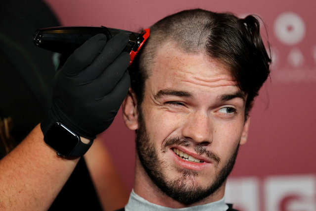 A fan gets his head shaved for a free preview of Yorgos Lanthimos's new film “Bugonia”, in Culver City, California, U.S., October 20, 2025. (Photo by Daniel Cole/Reuters)