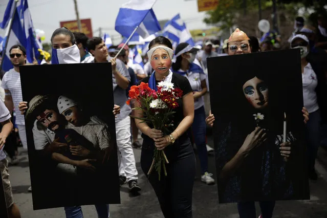 Thousands participate during the “March of the Flowers” in Managua, Nicaragua, 30 June 2018. The march, which was held to honor the children and teenagers killed during protests in the country, ended with a shooting that left 9 people injured. (Photo by Bienvenido Velasco Blanco/EPA/EFE)