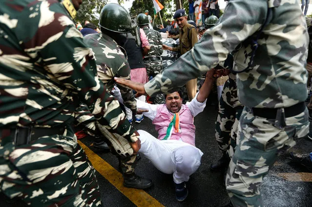 Police detain an activist of the youth wing of India's main opposition Congress party during a protest against the government's decision to withdraw 500 and 1000 Indian rupee banknotes from circulation, according to a media release, in New Delhi, India, November 18, 2016. (Photo by Adnan Abidi/Reuters)