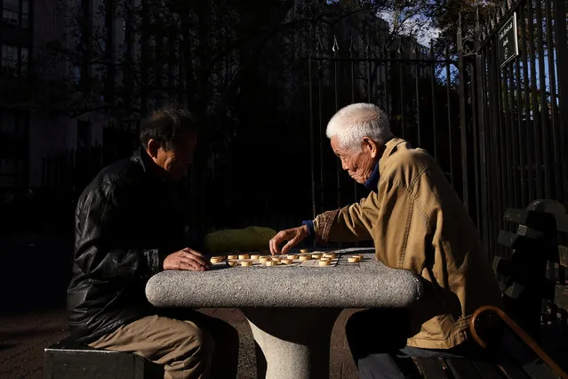 Two men play Xiangqi in a park in New York, U.S.,October 24, 2016. (Photo by Lucas Jackson/Reuters)